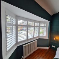 Bay Window shutters with hidden tilt