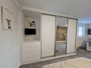 made-to-measure-wardrobes-white-with-tv-space